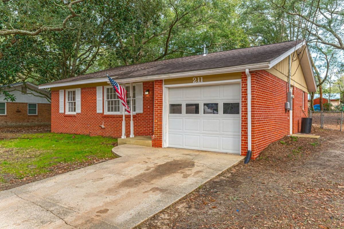 House for rent at 211 20th St, Niceville, FL 32578
