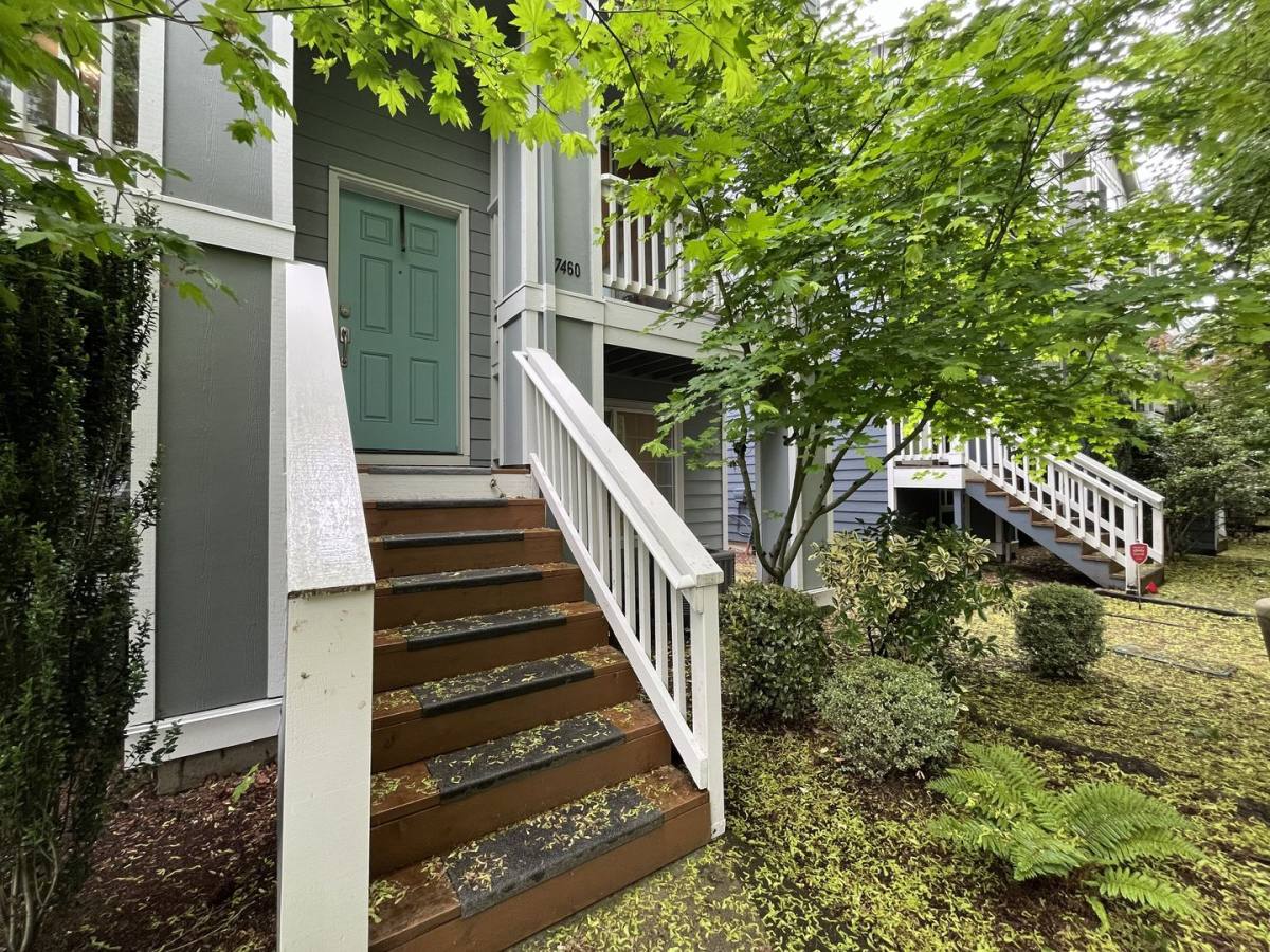Townhouse for rent at 17460 SW November Court, Beaverton, OR 97003