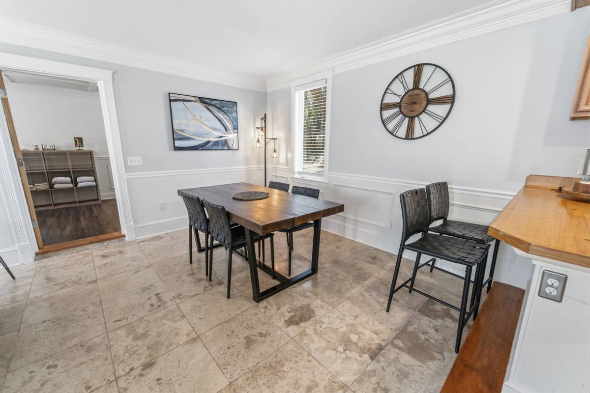 Condo for rent at 1010 E Victory Dr, Savannah, GA 31405