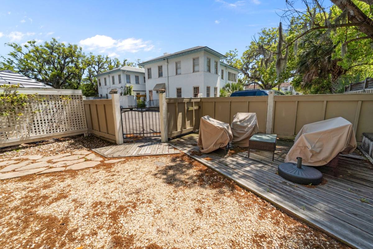 Condo for rent at 1010 E Victory Dr, Savannah, GA 31405