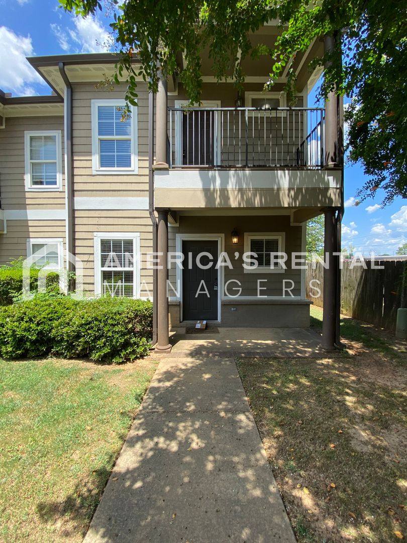 Townhouse for rent at 502 16th St, Tuscaloosa, AL 35401