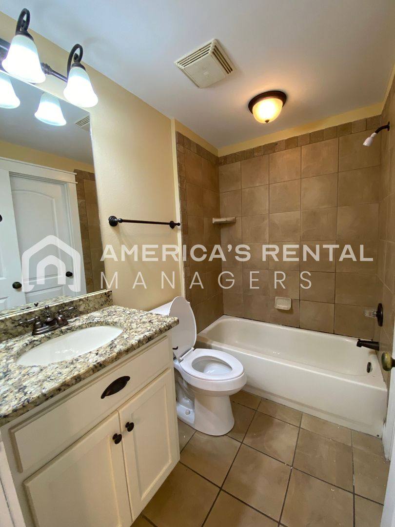 Townhouse for rent at 502 16th St, Tuscaloosa, AL 35401