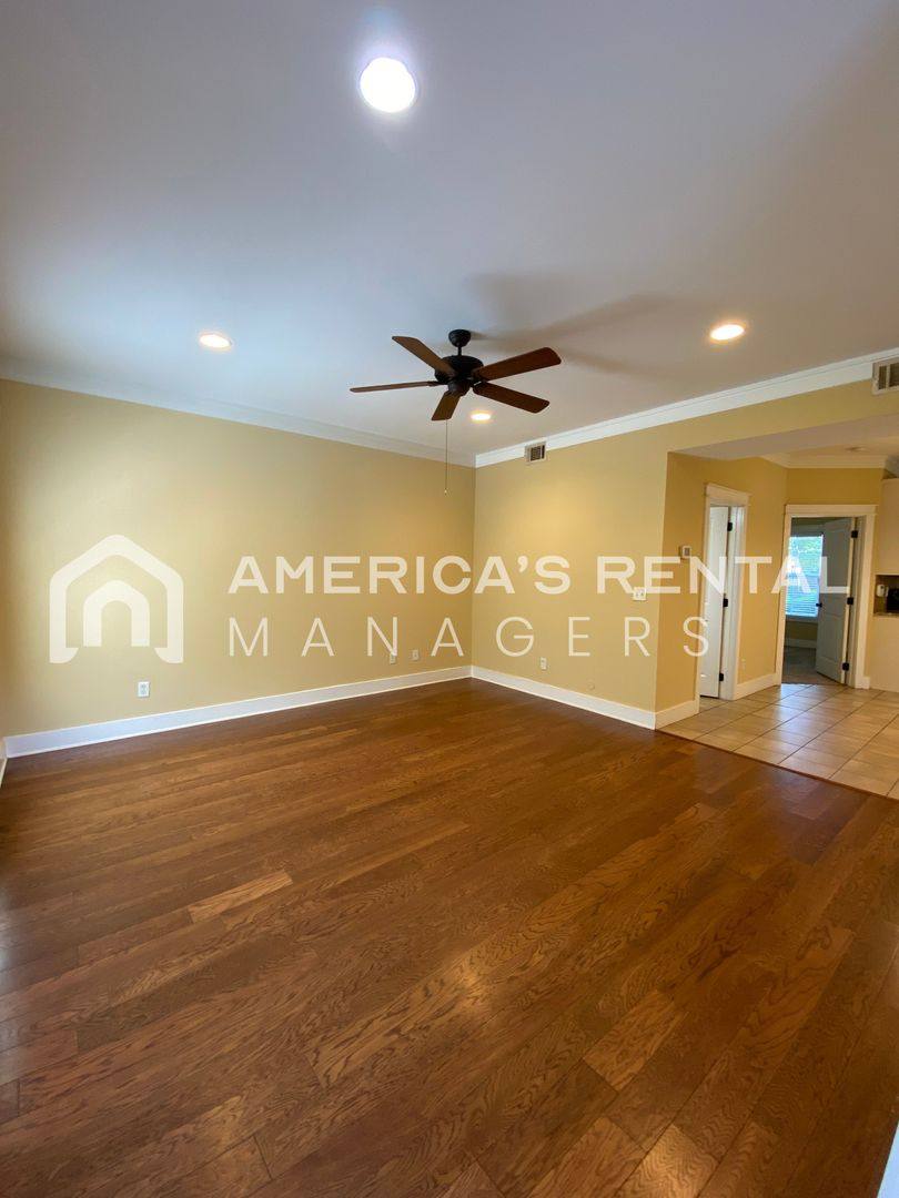 Townhouse for rent at 502 16th St, Tuscaloosa, AL 35401