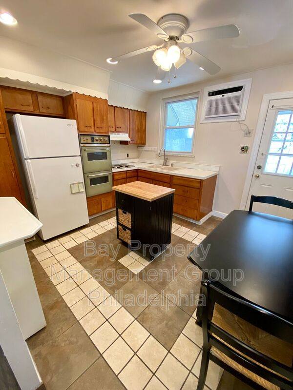 Townhouse for rent at 735 Manton St, Philadelphia, PA 19147