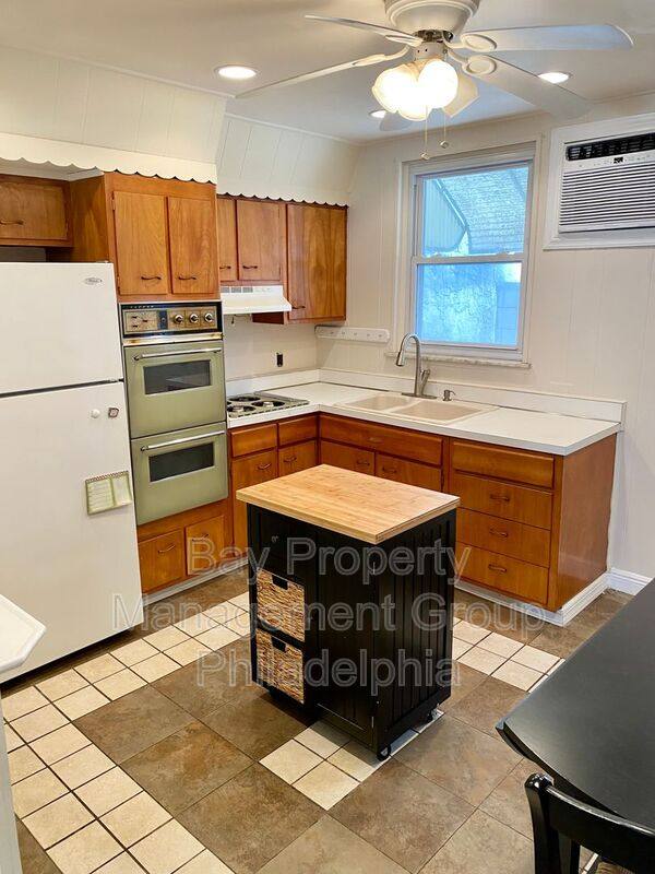 Townhouse for rent at 735 Manton St, Philadelphia, PA 19147