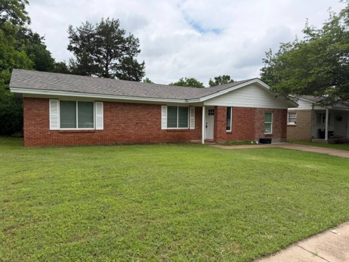 House for rent at 1311 Manor Dr, Cleburne, TX 76033