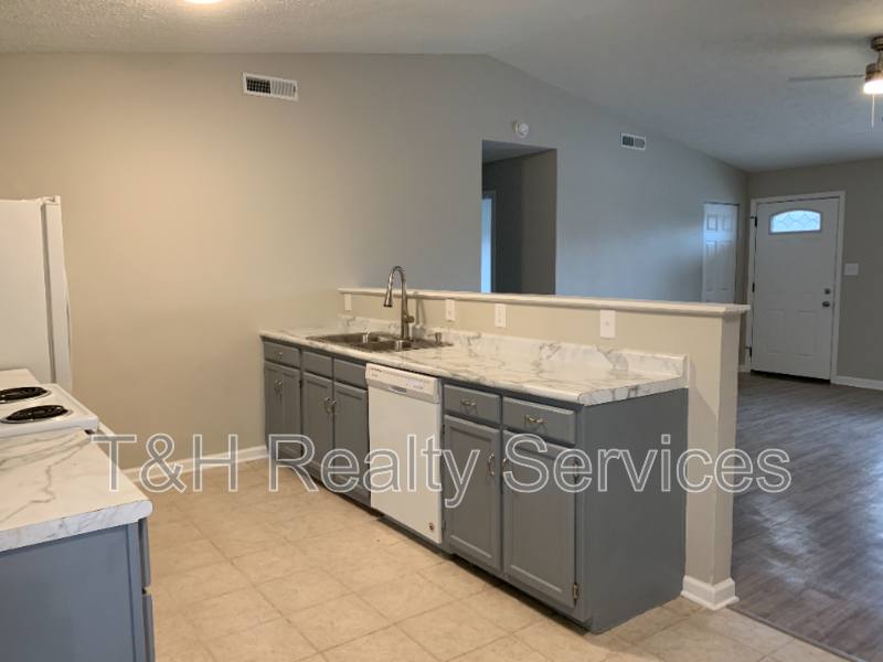 House for rent at 8705 Zephyr Dr, Indianapolis, IN 46217