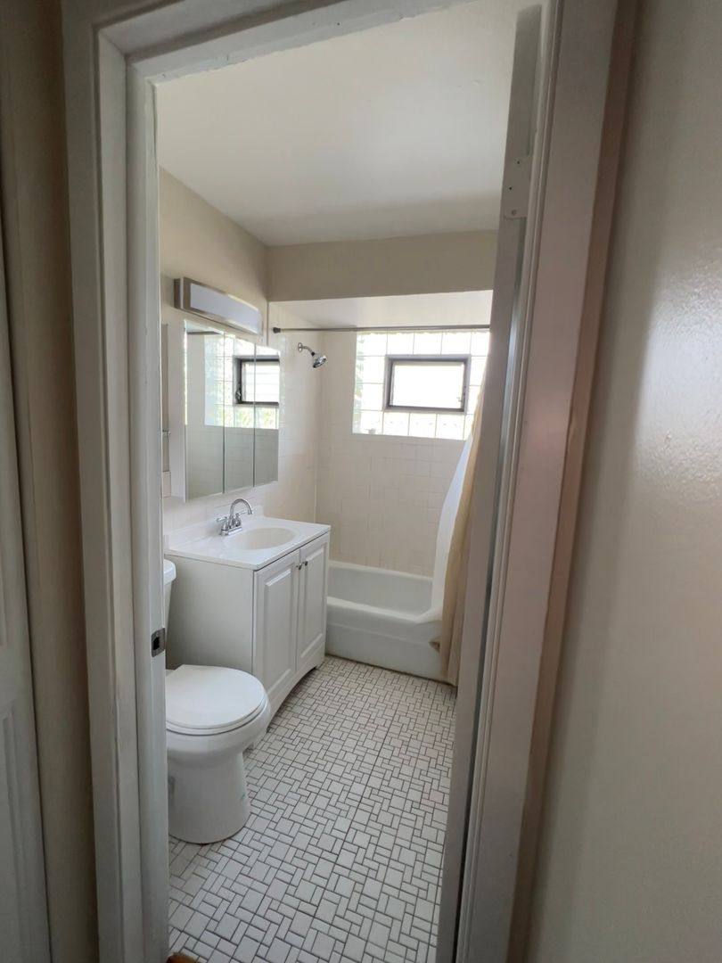 Apartment for rent at 317 & 320 N Harvard Ave, Villa Park, IL 60181