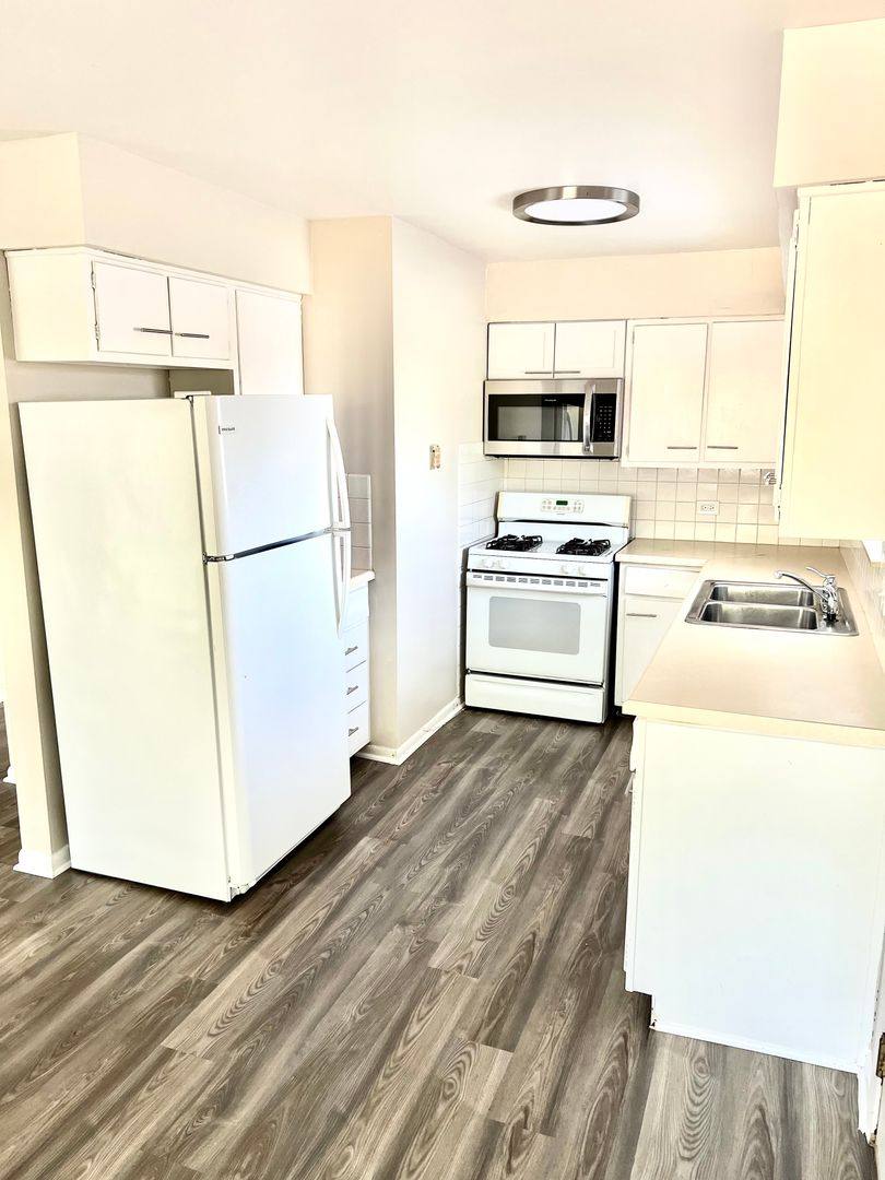 Apartment for rent at 317 & 320 N Harvard Ave, Villa Park, IL 60181