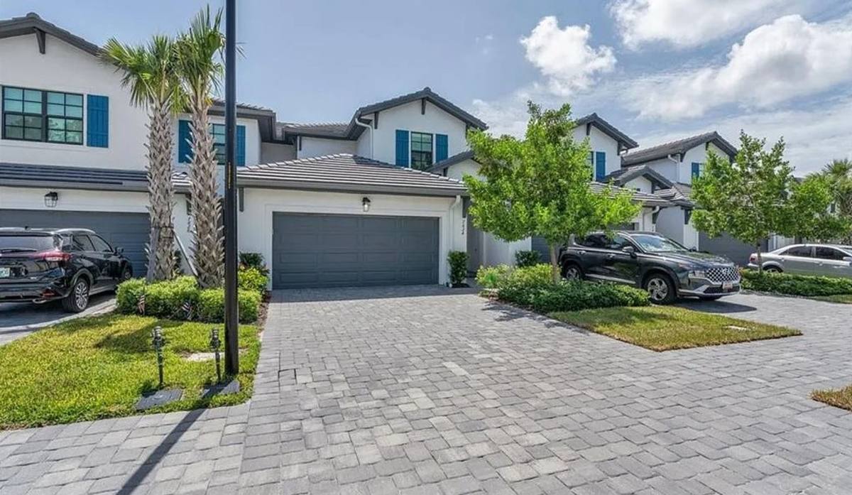 Townhouse for rent at 7624 Morgan Way, Naples, FL 34119