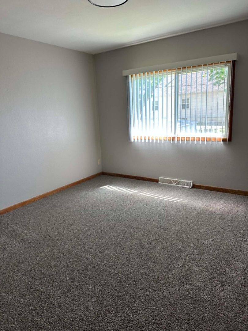 Apartment for rent at 1205-1207 Wisconsin St, Waterloo, IA 50702