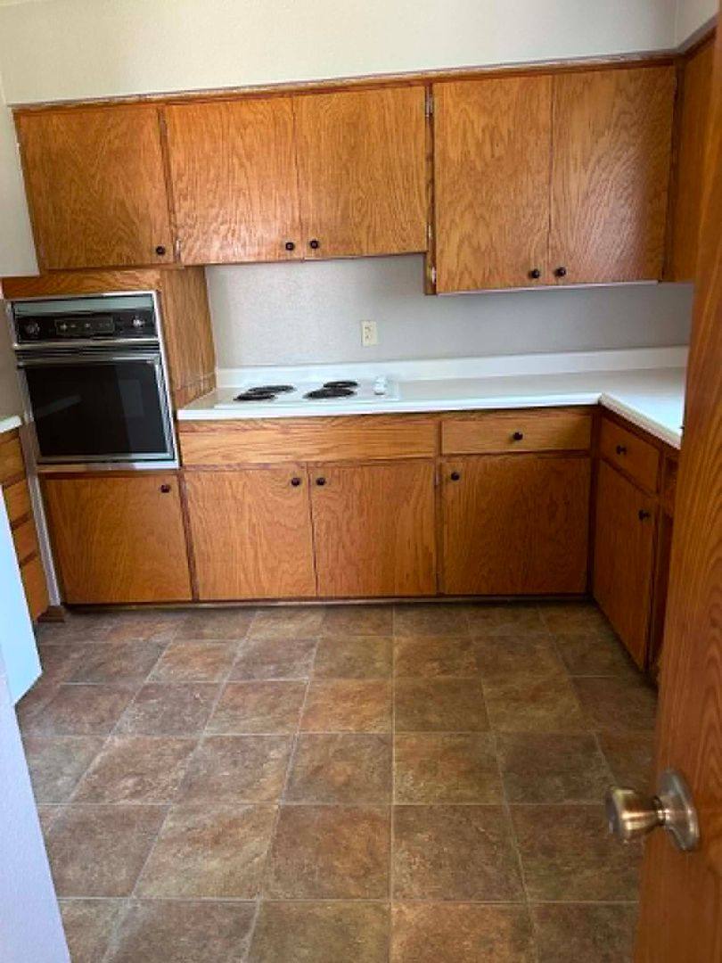Apartment for rent at 1205-1207 Wisconsin St, Waterloo, IA 50702