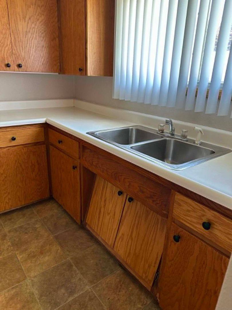 Apartment for rent at 1205-1207 Wisconsin St, Waterloo, IA 50702