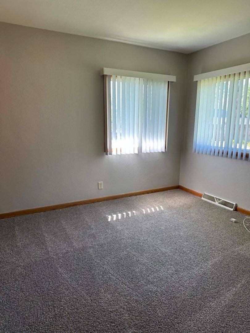 Apartment for rent at 1205-1207 Wisconsin St, Waterloo, IA 50702