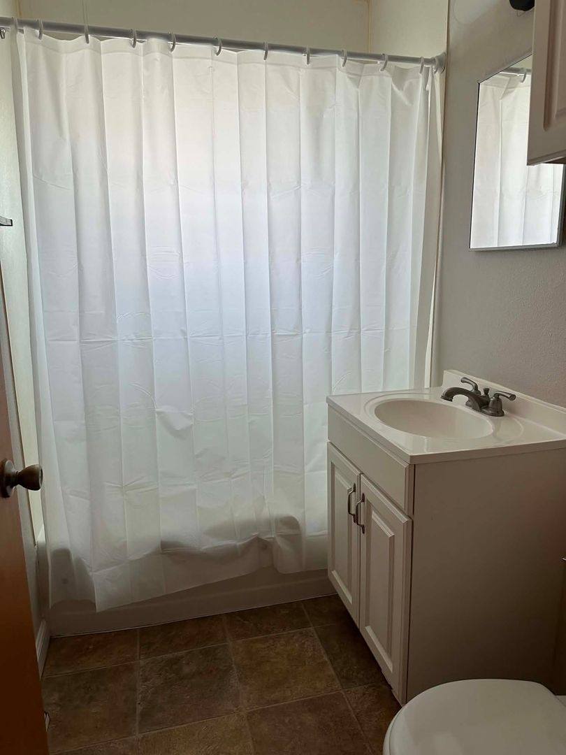 Apartment for rent at 1205-1207 Wisconsin St, Waterloo, IA 50702