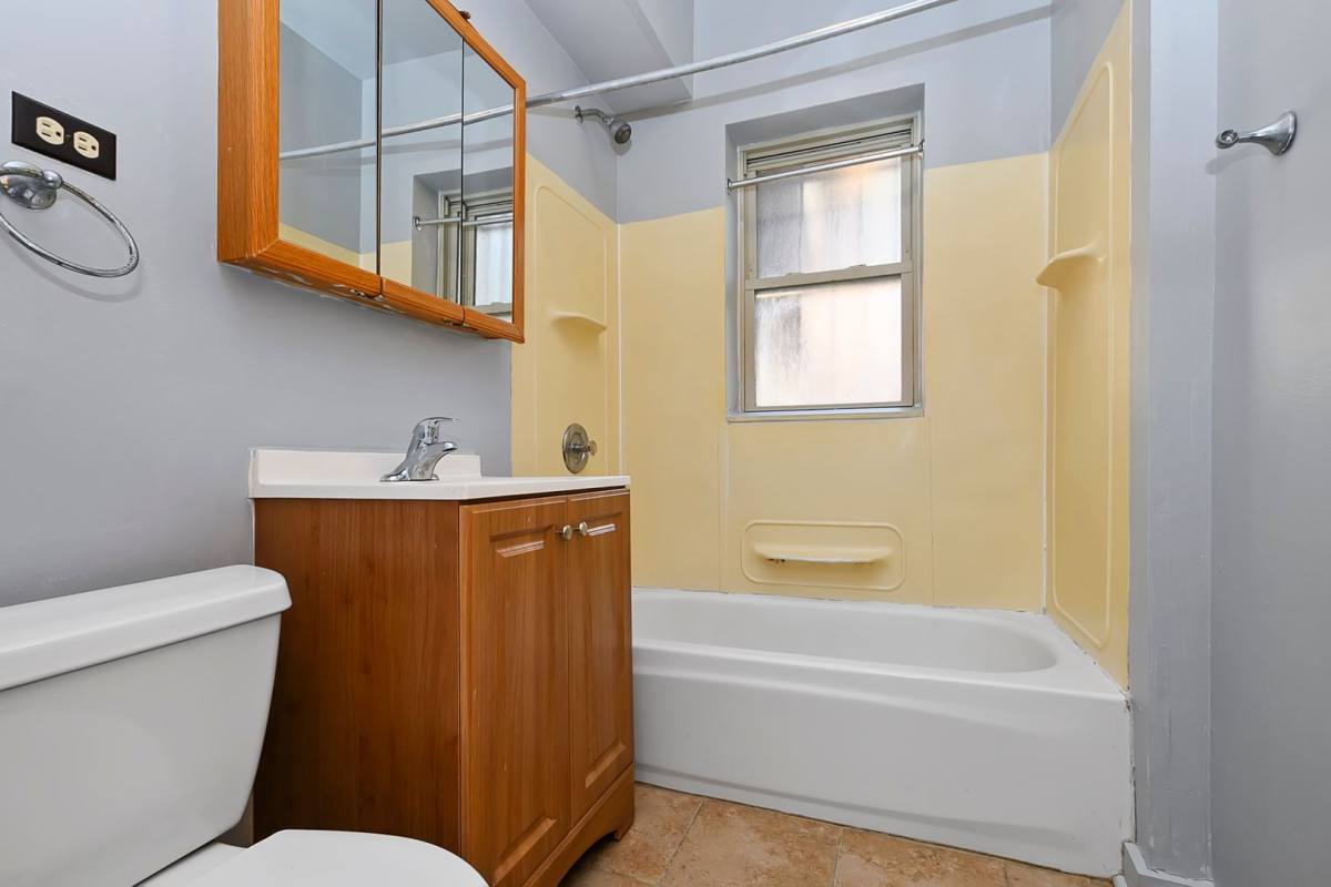 Apartment for rent at 6001-05 S Whipple, Chicago, IL 60629