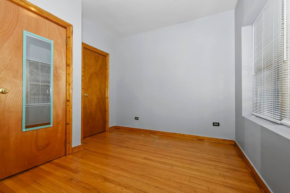 Apartment for rent at 6001-05 S Whipple, Chicago, IL 60629