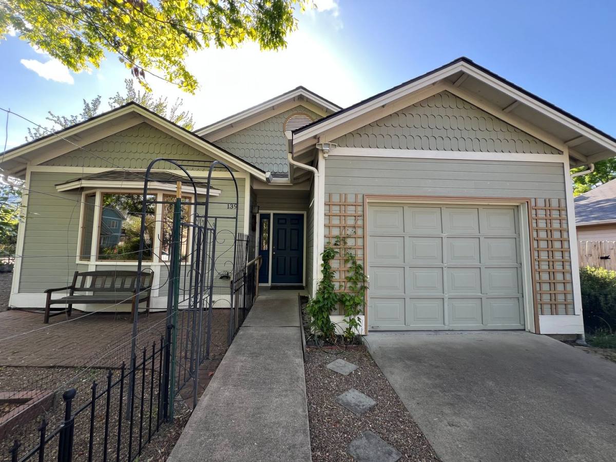 House for rent at 139 Wightman St, Ashland, OR 97520