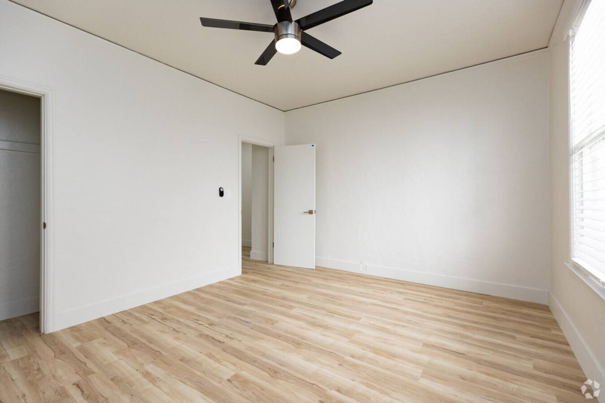 Apartment for rent at 530 S Kingsley, Los Angeles, CA 90020