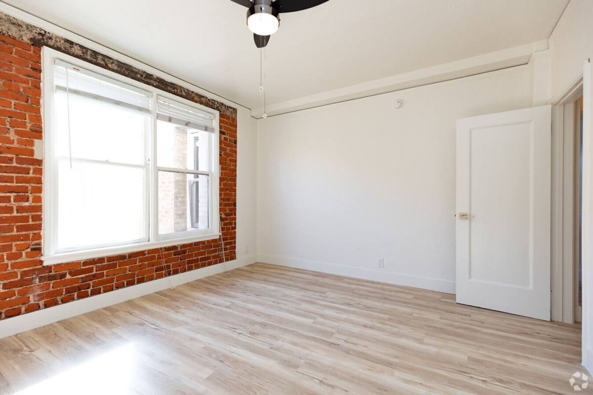 Apartment for rent at 530 S Kingsley, Los Angeles, CA 90020