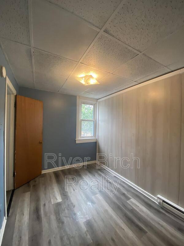 Apartment for rent at 909 S 8th St #4, Springfield, IL 62703