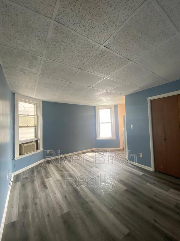 Apartment for rent at 909 S 8th St #4, Springfield, IL 62703