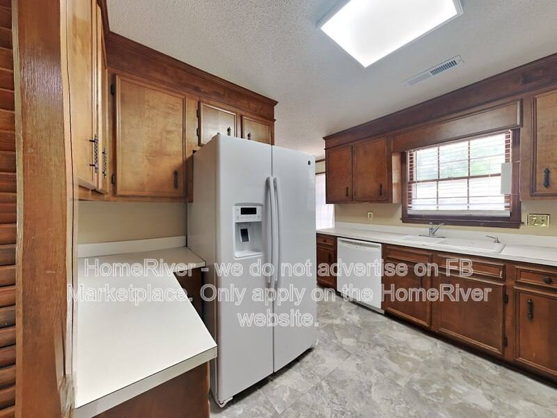 House for rent at 889 Twin Lakes Dr, Sumter, SC 29154