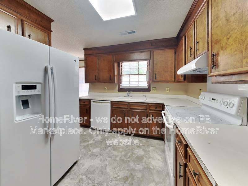 House for rent at 889 Twin Lakes Dr, Sumter, SC 29154