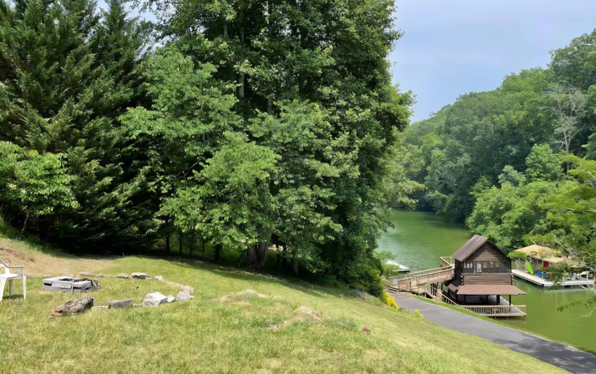 House for rent at 388 Hideaway Farms Rd, Piney Flats, TN 37686