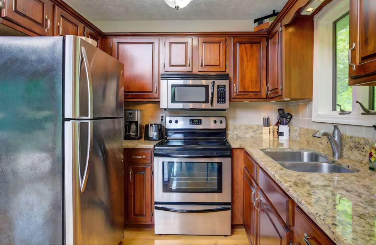 House for rent at 388 Hideaway Farms Rd, Piney Flats, TN 37686