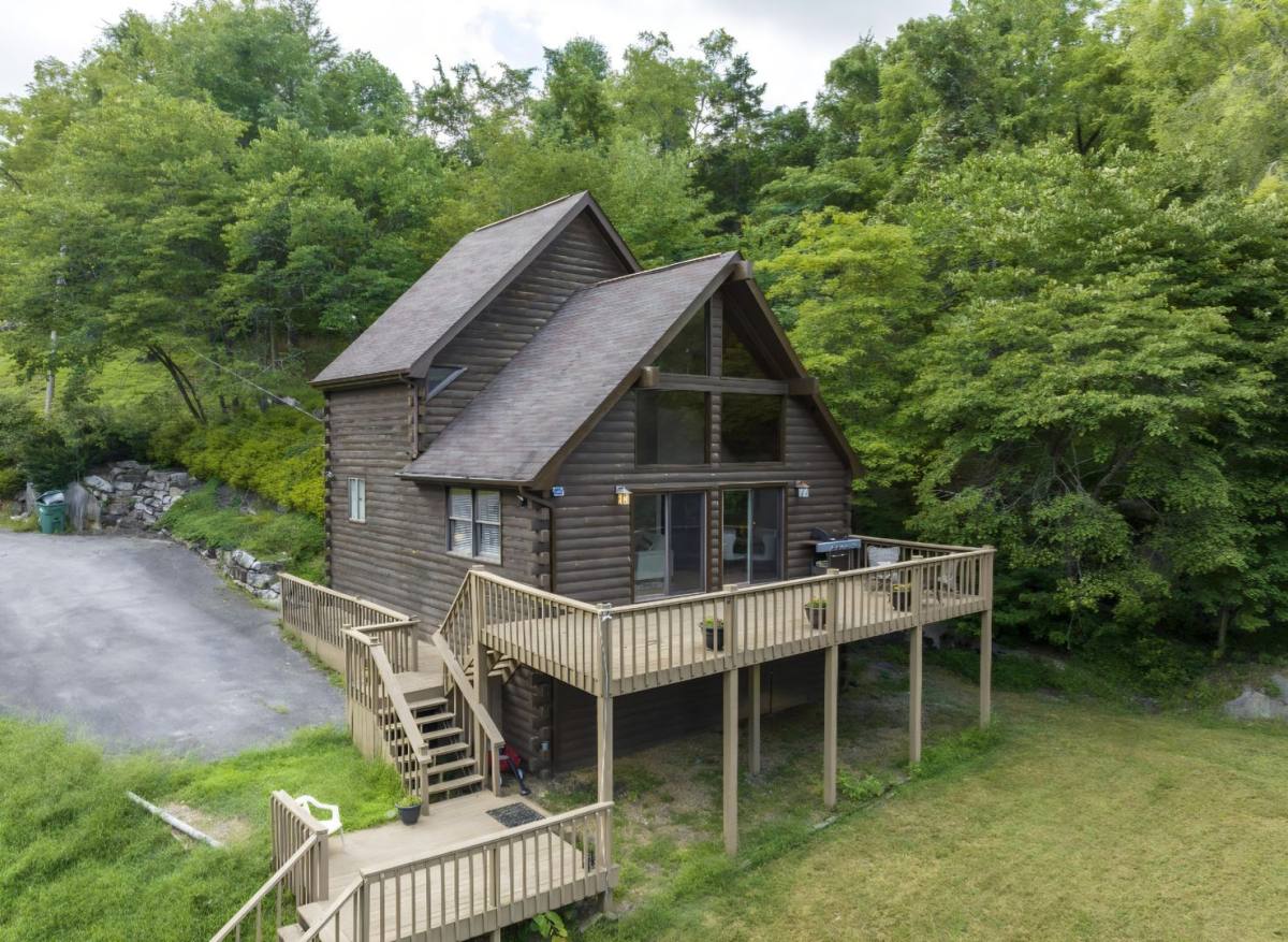 House for rent at 388 Hideaway Farms Rd, Piney Flats, TN 37686