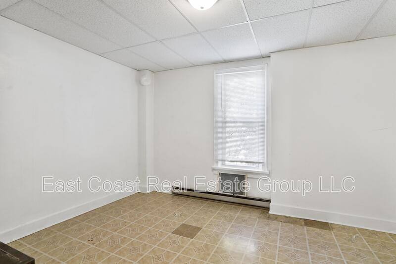 Apartment for rent at 207 N Mulberry St #2, Hagerstown, MD 21740