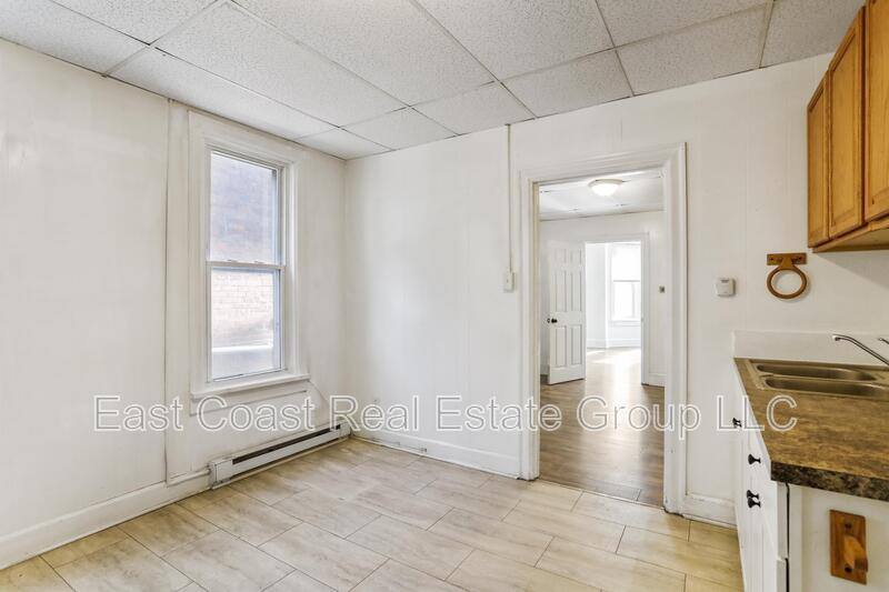 Apartment for rent at 207 N Mulberry St #2, Hagerstown, MD 21740
