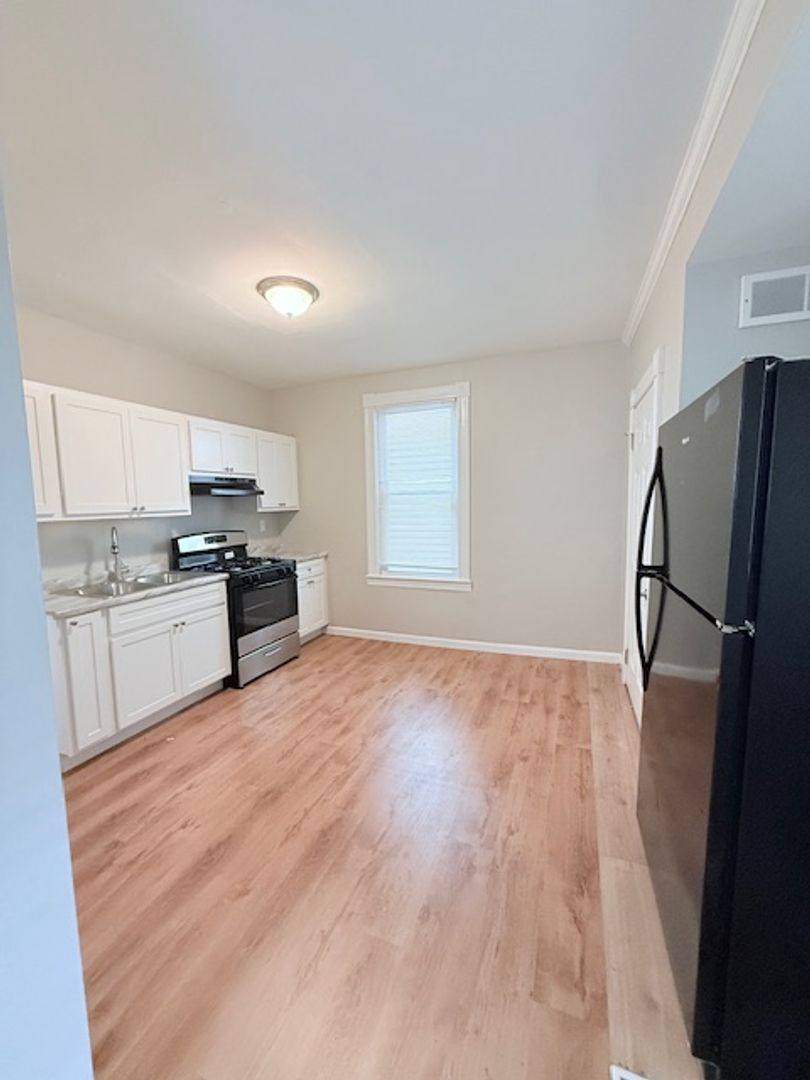 House for rent at 6614 Chamberlain Ave, Saint Louis, MO 63130