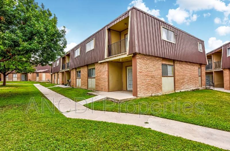 Apartment for rent at 801 E 9th St #5, Del Rio, TX 78840