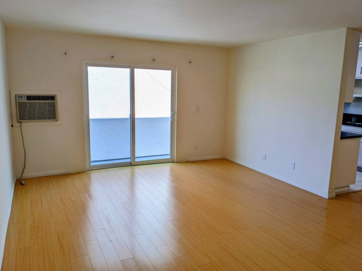 Apartment for rent at 11948 Darlington Ave, Los Angeles, CA 90049