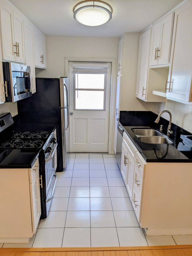 Apartment for rent at 11948 Darlington Ave, Los Angeles, CA 90049