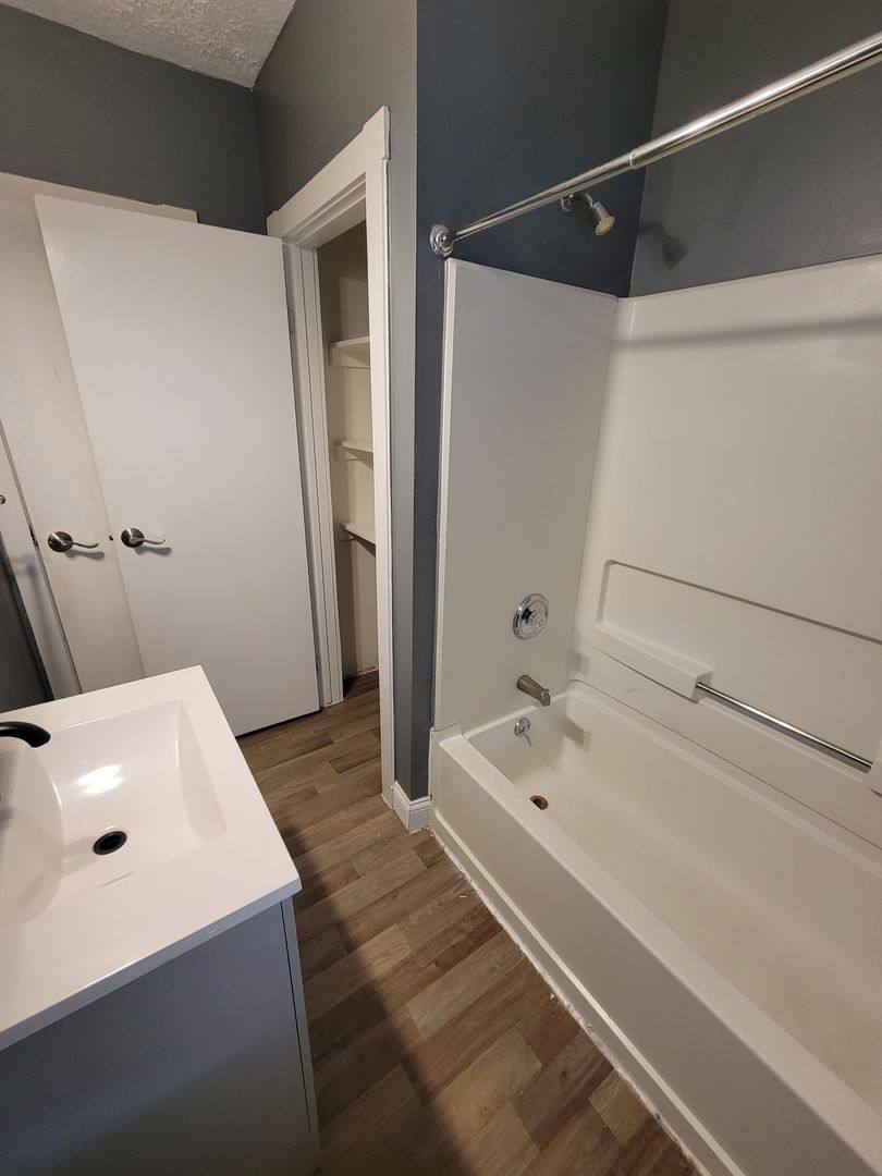 Apartment for rent at 866-868 Ellsworth Ave, Columbus, OH 43206