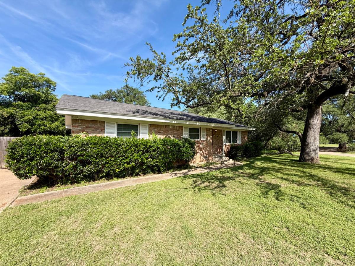 House for rent at 3310 Macarthur Dr, Waco, TX 76708