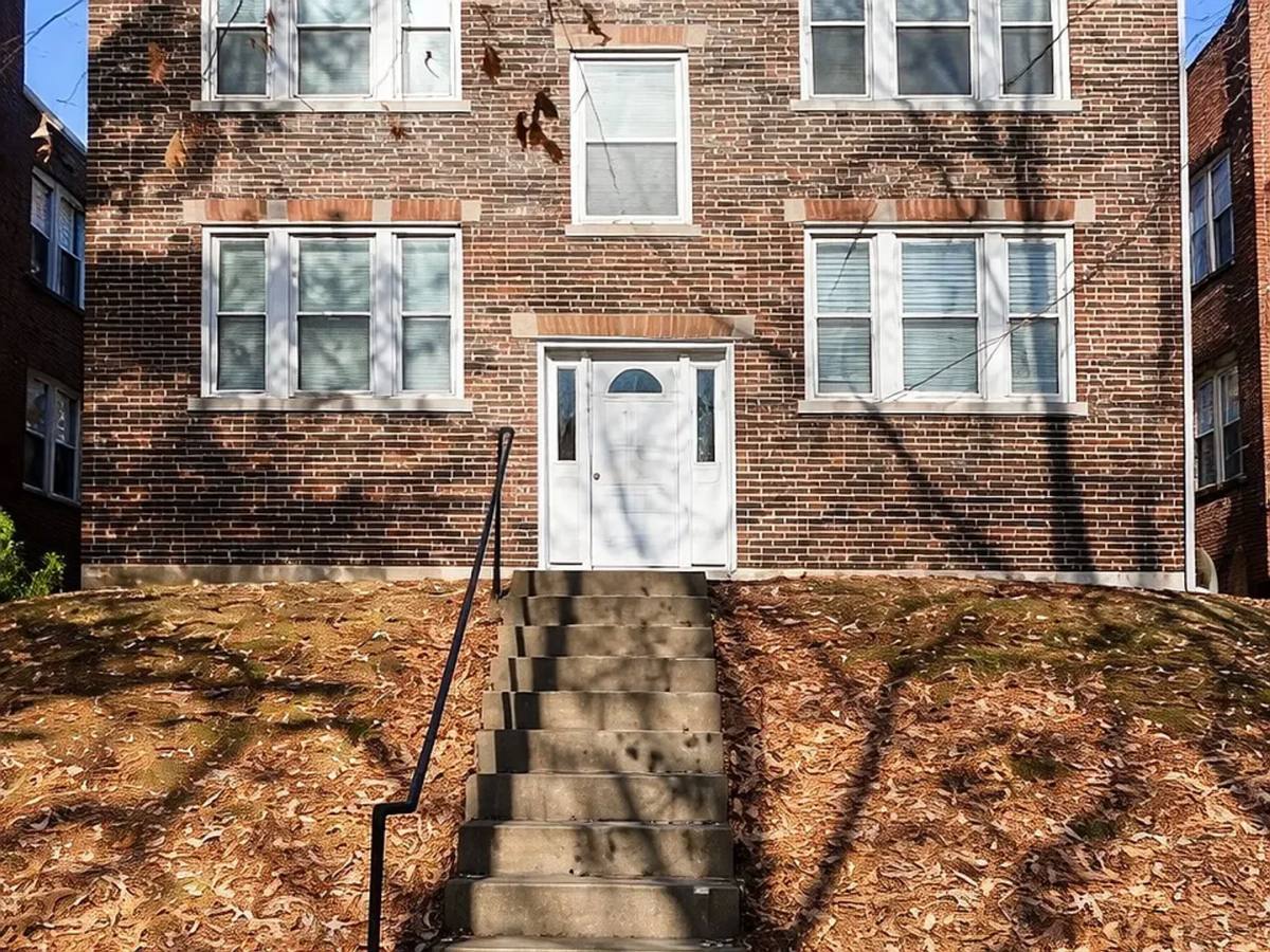 Apartment for rent at 5335 Bancroft Ave, Saint Louis, MO 63109