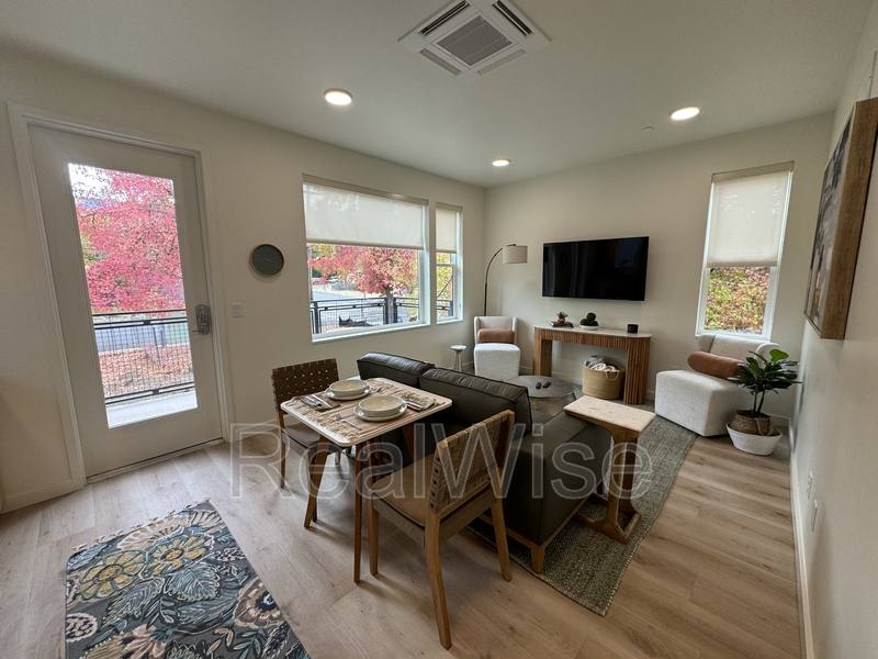 Apartment for rent at 180 Garfield St #103, Ashland, OR 97520