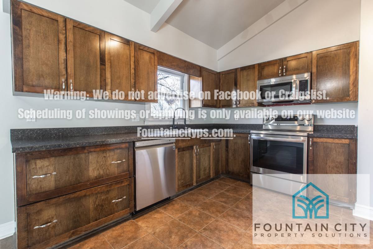 House for rent at 405 Wilshire Blvd, Liberty, MO 64068