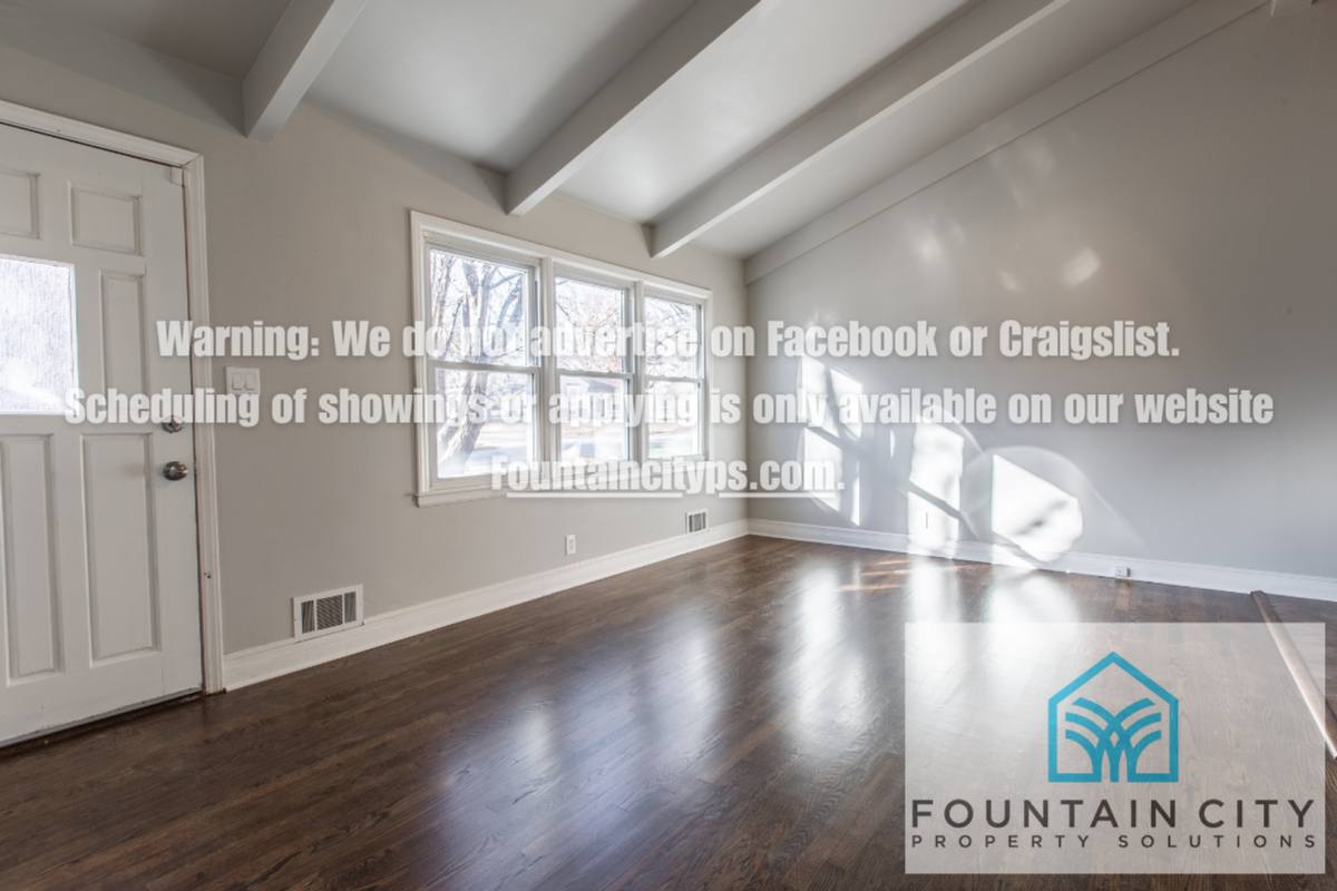 House for rent at 405 Wilshire Blvd, Liberty, MO 64068