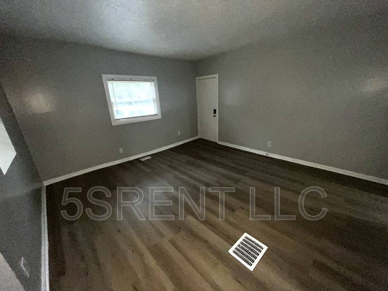 Apartment for rent at 240 S Mary Ellen St #B, South Lebanon, OH 45065