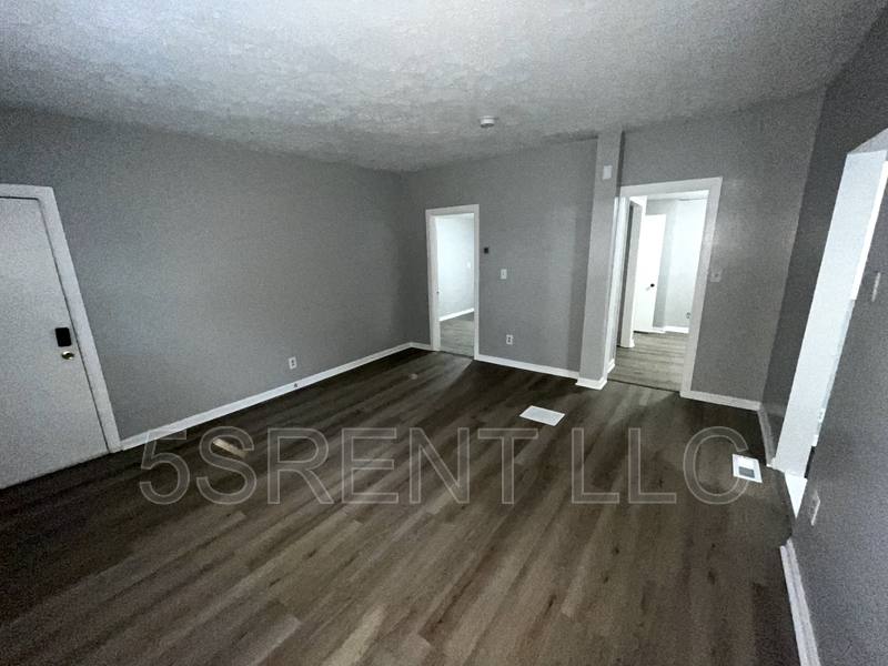 Apartment for rent at 240 S Mary Ellen St #B, South Lebanon, OH 45065