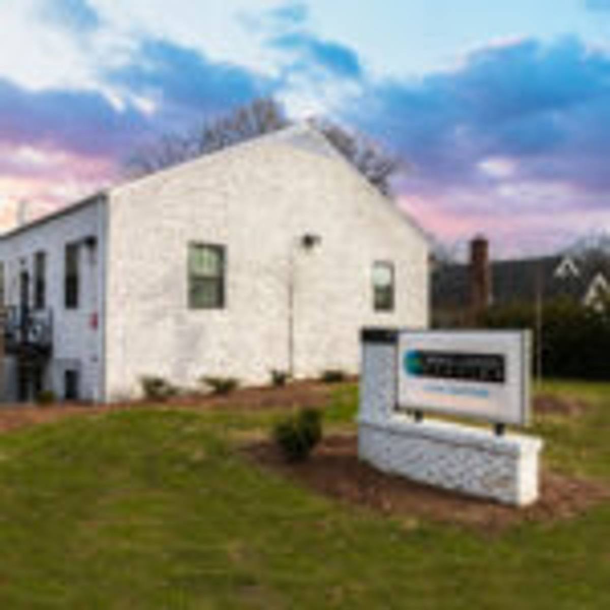 Apartment for rent at 915 Englewood St, Greensboro, NC 27403
