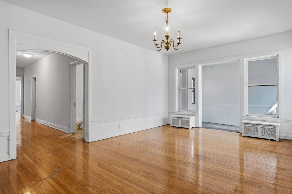 Apartment for rent at 3919-35 N Pine Grove Ave, Chicago, IL 60613