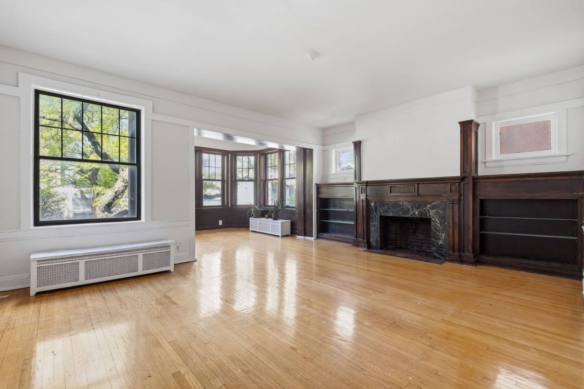 Apartment for rent at 3919-35 N Pine Grove Ave, Chicago, IL 60613