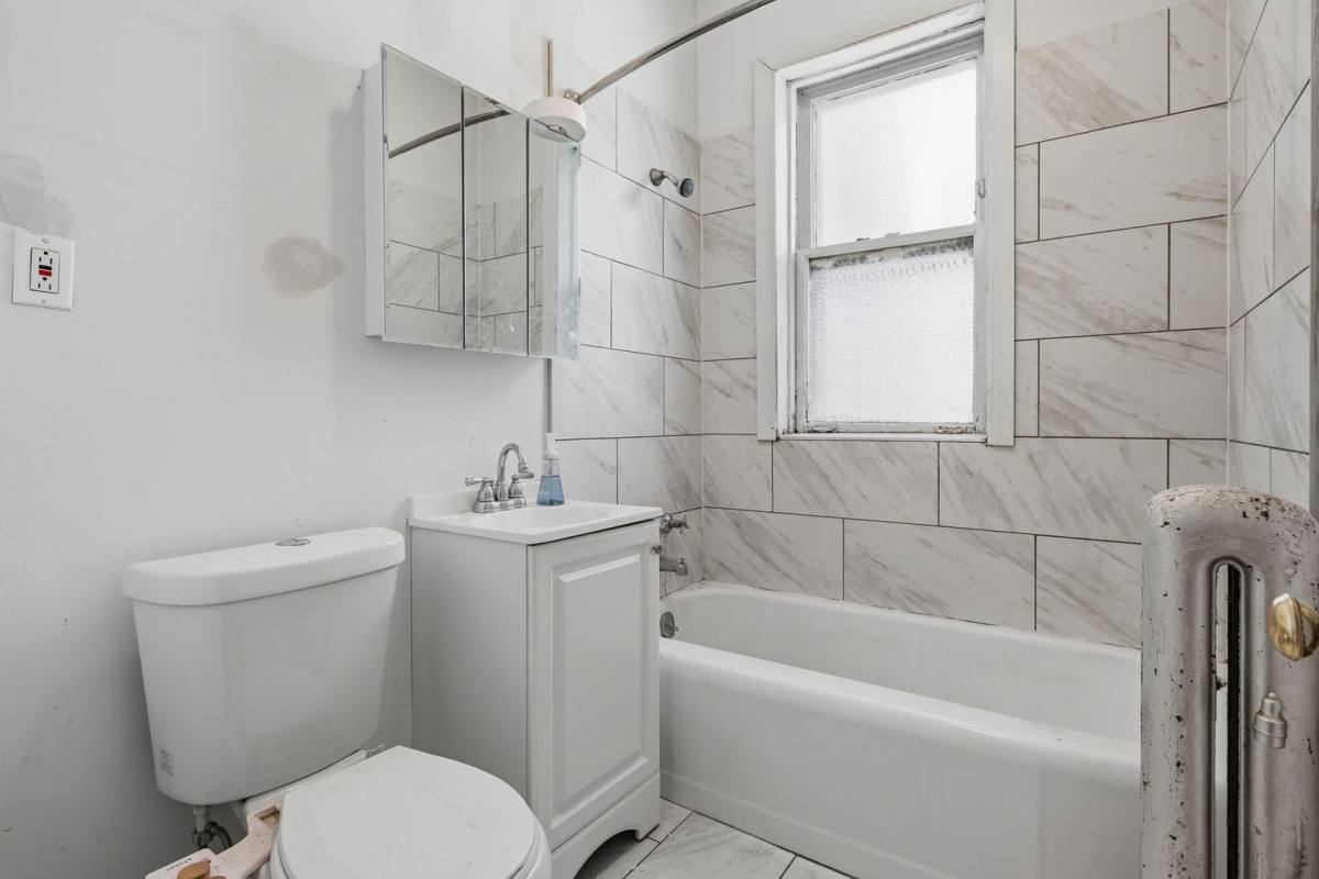 Apartment for rent at 3919-35 N Pine Grove Ave, Chicago, IL 60613