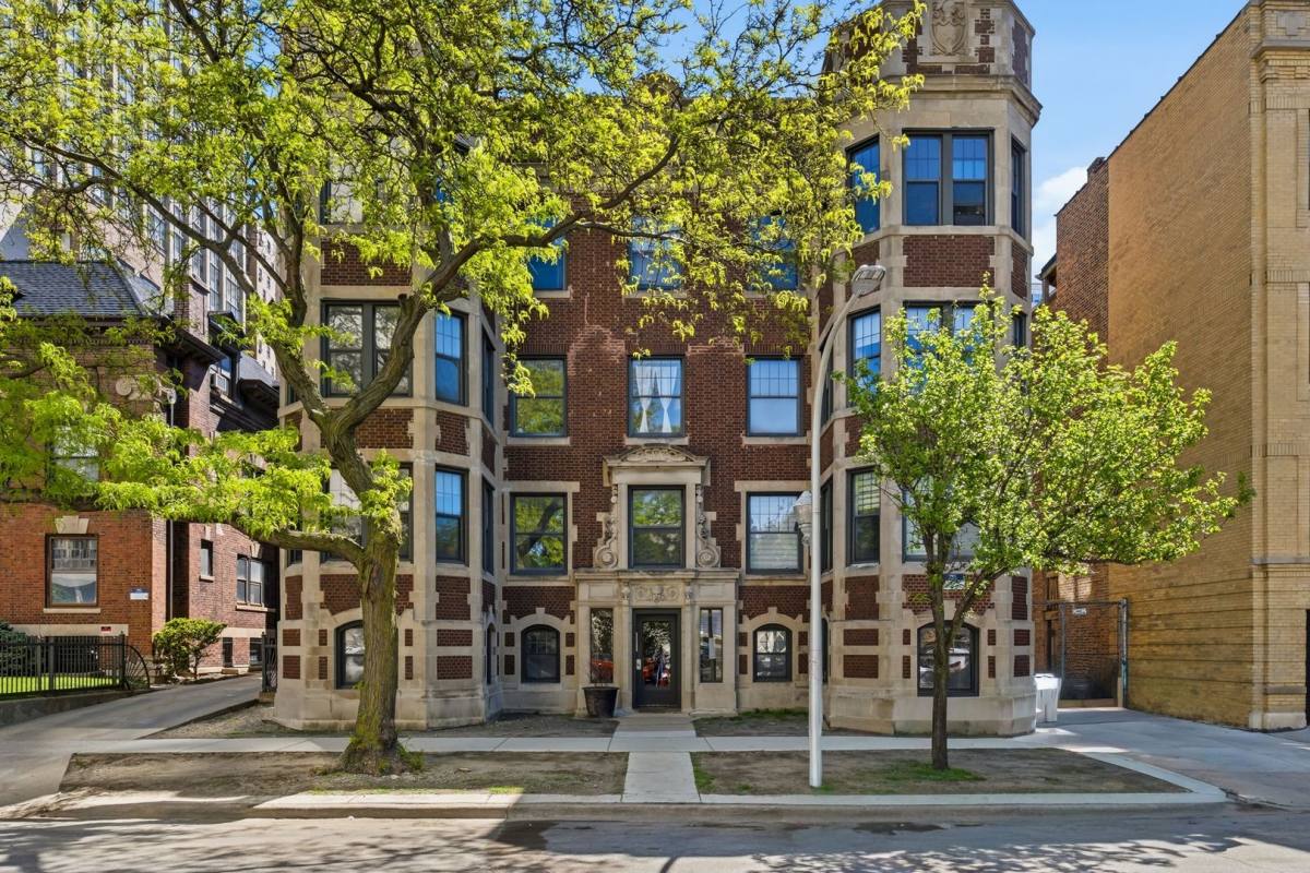 Apartment for rent at 3919-35 N Pine Grove Ave, Chicago, IL 60613